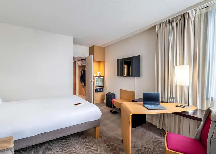 Novotel Centre Hotel 4*