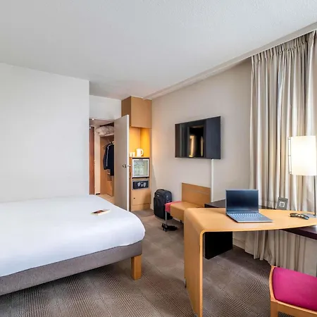 Novotel Centre Hotel 4*