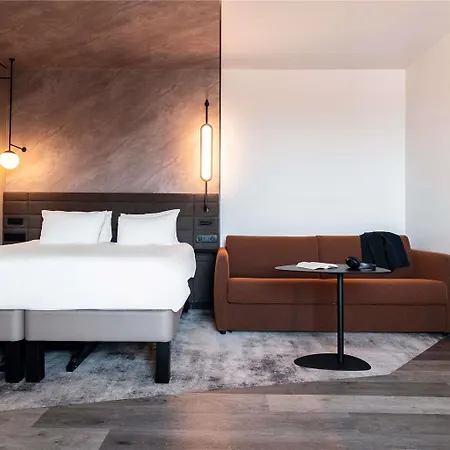 Novotel Centre Hotel 4*