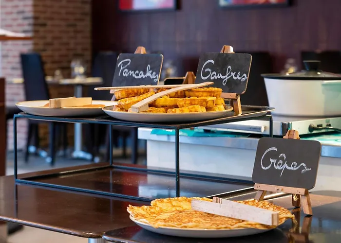 Готель Novotel Centre 4*