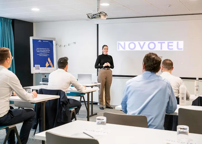 מלון Novotel Centre 4*