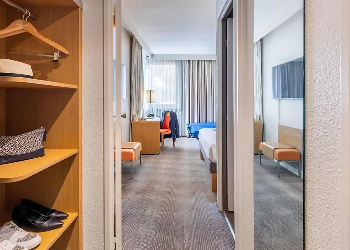 Novotel Centre מלון 4*